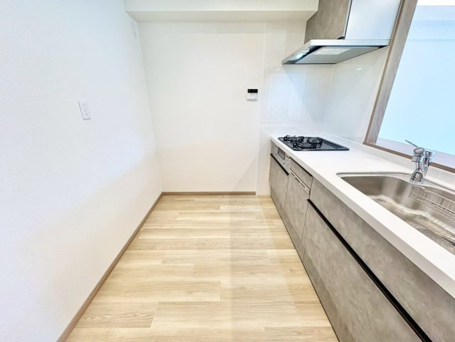 調理道具や調味料もすっきりしまえる、収納力のあるキッチン。