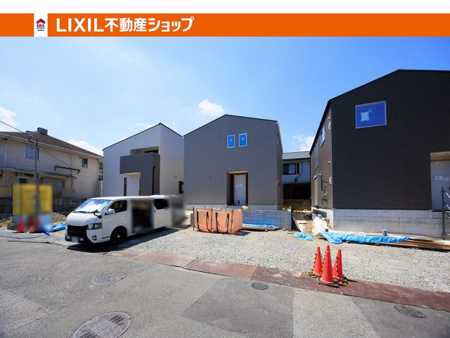 一方　北東側　接道9.9m、幅員6mの　前面道路　