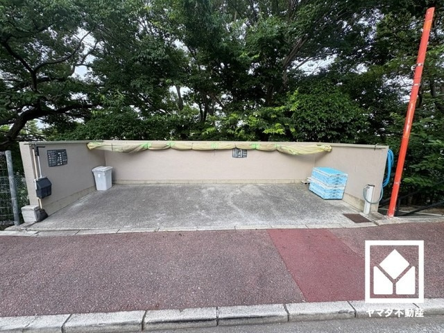 清潔なゴミ出し場で気持ち良くお使い頂けます。