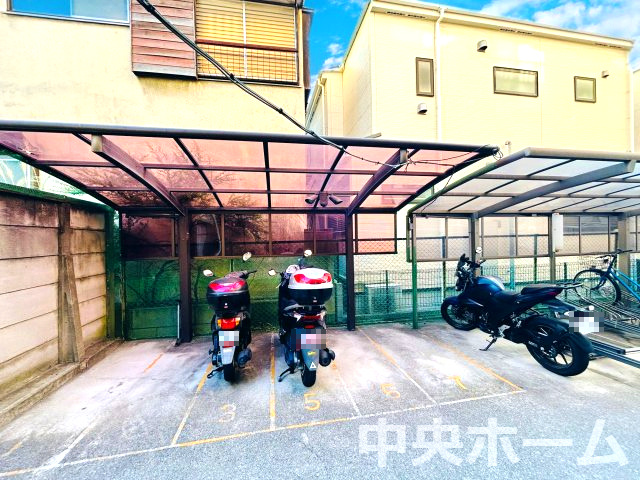 【バイク置場】最新の空き状況や費用などの詳細は担当スタッフまでお問い合わせください。