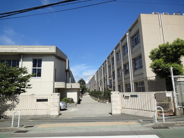 【神戸市立舞子小学校】　徒歩6分(約470m)。6年間ランドルセルを背負って通学するお子様にとって、比較的負担の少ない距離です。