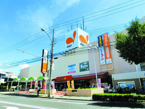 【ダイエー舞子店】　徒歩11分(約880m)。営業時間は9:00～22:00(店舗やフロアにより営業時間は異なります)。HPにてチラシやカタログを確認することができます。