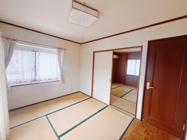 ■2階和室｜和室を書斎にしたり、冬にはコタツを敷いて家族みんなで年越しをするのもいいですね。家族みんなのお気に入りの空間になります♪