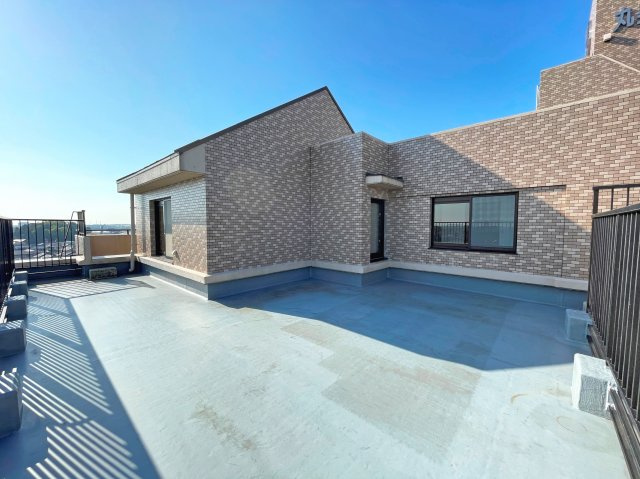 東側ルーフバルコニー