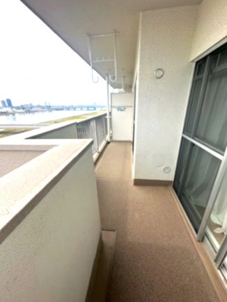 南向きなので、陽当りも良く気分も爽快！2部屋続きのバルコニーで洗濯物もたっぷり干せます。