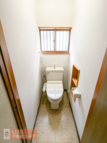 1階と2階にトイレがございます