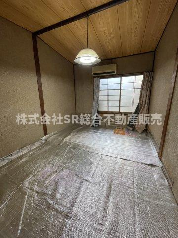 落ち着いて過ごせるお部屋なので、寝室にいかがでしょうか