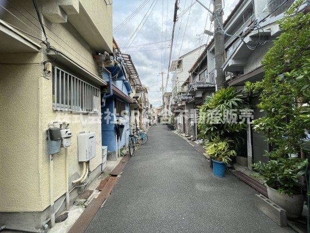 前面道路含む現地写真です