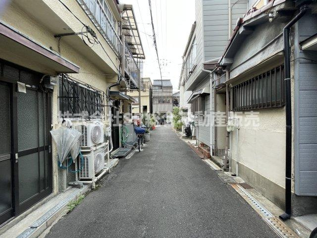 前面道路含む現地写真です