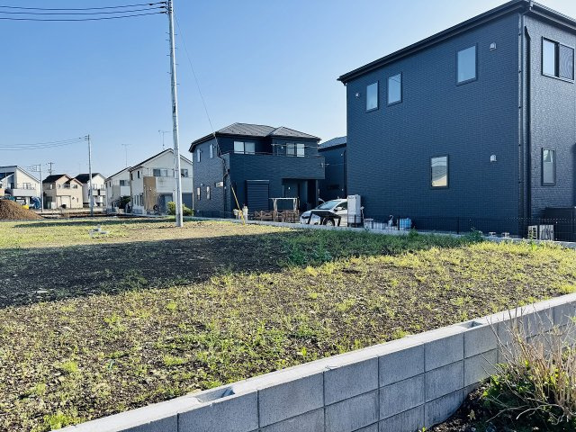 ～閑静で落ち着きのある住宅地内　建築条件の付いていない売地です～