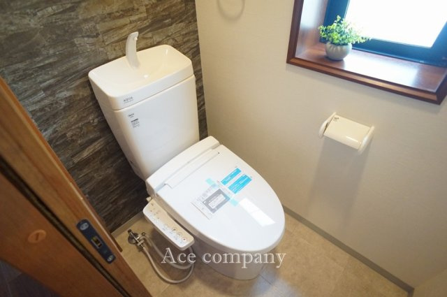 2階はウォシュレット付きのトイレ新調です☆