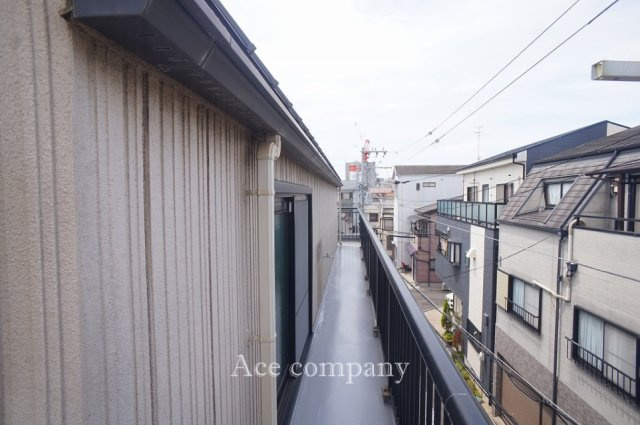 3面引き廻しのベランダ☆こちらは西側です☆水栓完備☆