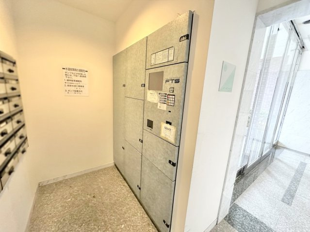 不在時でも荷物を受け取れる便利な宅配ボックスを完備。時間を気にせずお出かけできます♪