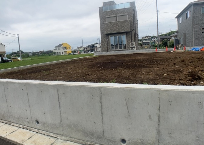 物件の詳細については、現地を見てわかること以外に、役所や法務局などで調べないとわからないことがあります。そのため、現地に行く場合は、もしこの物件を買ったらどのような生活ができるかをイメージしましょう。