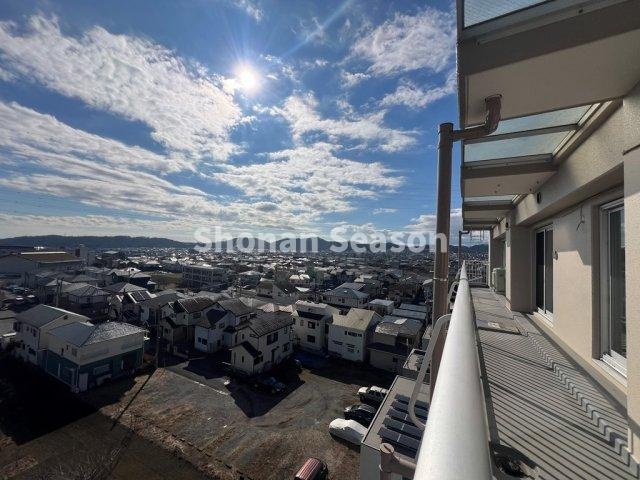 広々としたルーフバルコニーや南東バルコニーが備わった魅力のお住まい！