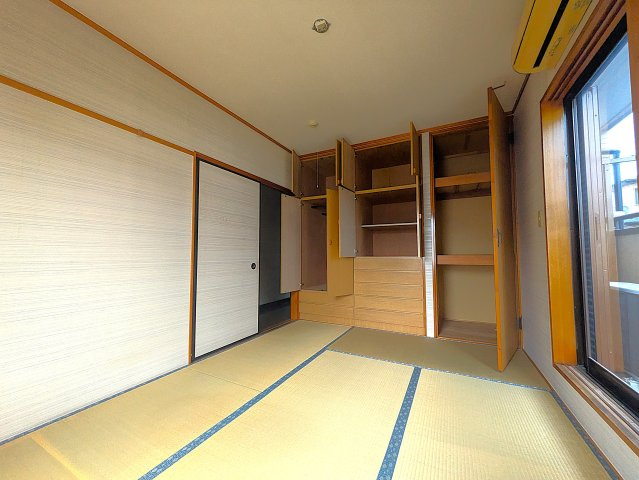 洋室だけでなく、和室もあります。収納がたくさん！とてもきれいです♪
