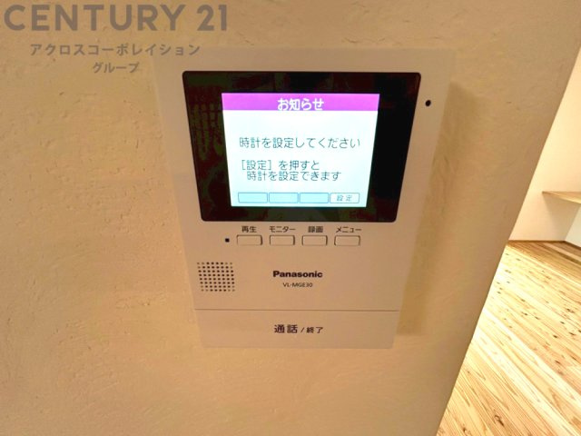 訪問者が来たときにテレビ画面で確認できるため、安心してドアを開けられます。録画機能があるものもあり、留守中に来訪者を記録しておくことができます。利便性が高く、セキュリティ面でも安心です。
