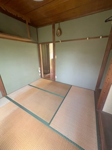 落ち着きを感じる和室。収納あり