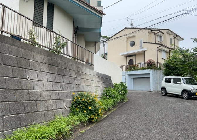 桜や紅葉の名所に出かける人は多いと思いますが、家にいながら季節の移ろいを感じる生活を送りませんか？リビングや窓から見える景色が生活を彩るワンポイントに！現地から見える景色を堪能してみては如何でしょう。