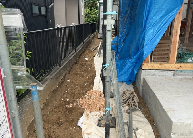 庭があることでガーデニングや家庭菜園はもちろん、こどもの遊び場やペットを放して遊ぶことができます。また、家の周囲に余裕があるということです。隣地との間があれば、十分な日当たりと、風通しが確保できます。