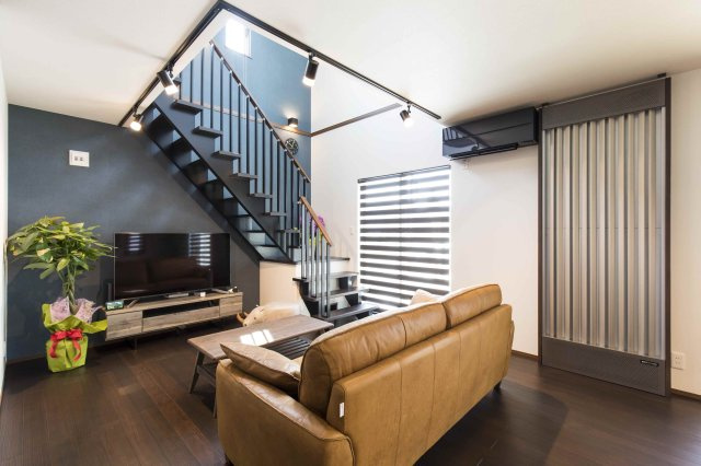 明るくゆとりのあるLDKで、家具の配置も自由自在。