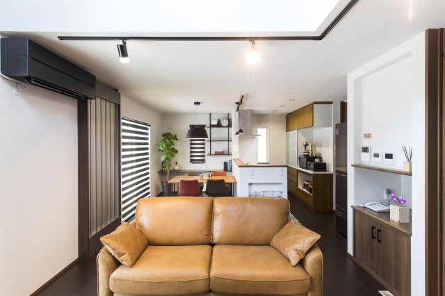 採光の取れた明るく開放的なリビング。