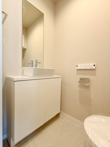 【トイレ内洗面台】