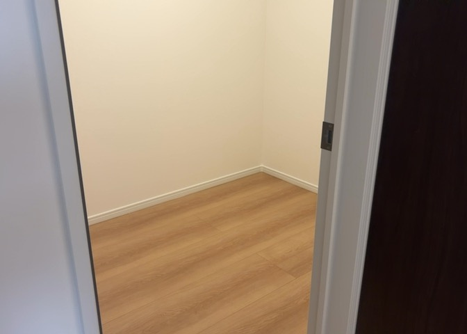 デザイン性を重視しすぎて収納が少なかった！なんてことにならないため、事前に現地で収納の数を確認しておくことをお勧めします。クローゼット以外にも床下収納や屋根裏収納、パントリーなどもチェックしましょう。