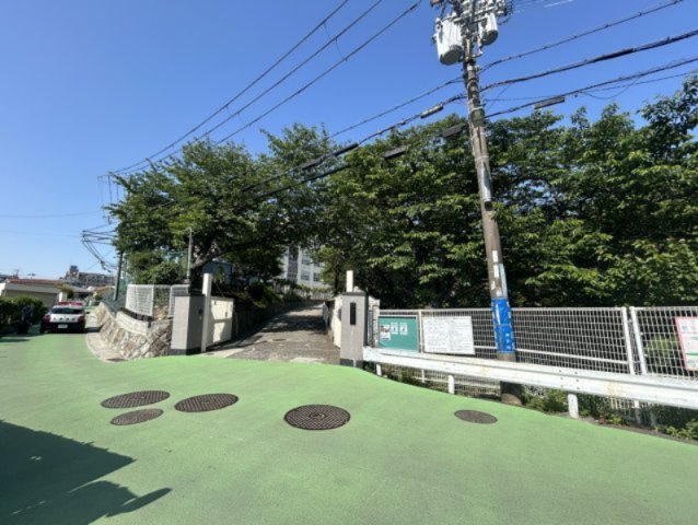 塩屋小学校まで徒歩約12分（750ｍ）