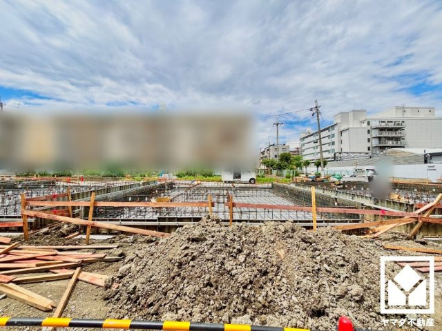 会員制スーパーの「COSTCO尼崎倉庫店」まで徒歩10分。現地は道路を挟んで「イオンスタイル尼崎店」、「ロピア尼崎島忠ホームズ店」が一列に立ち並ぶ利便性の高い立地で、日々のお買い物がスムーズになります