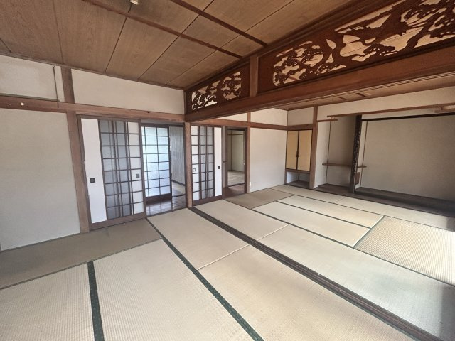 光も良く入り明るい和室です！！