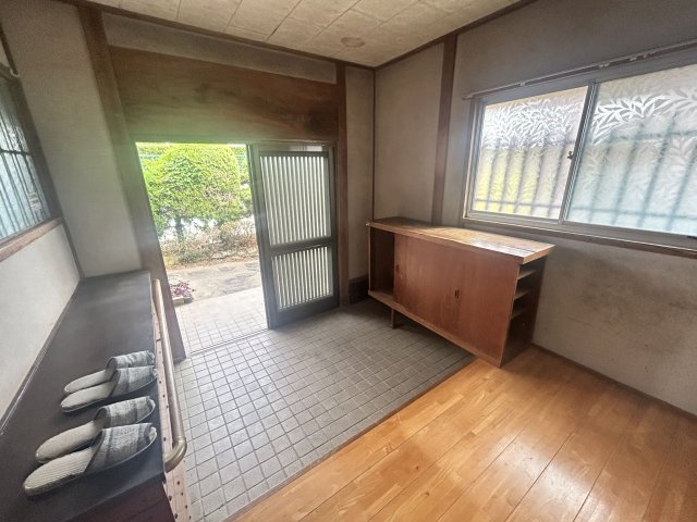 光が差し込み明るく開放的な印象です。
