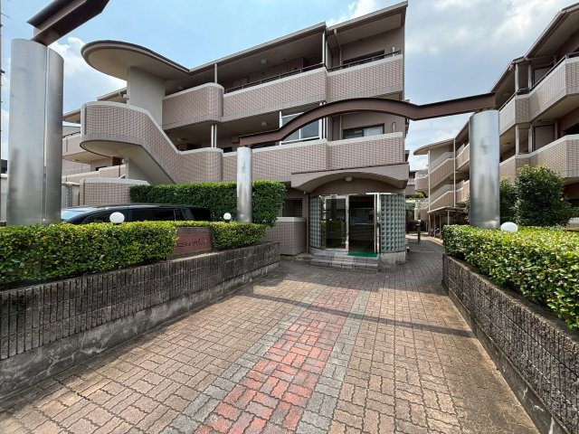 1階住戸で専用庭付きです♪