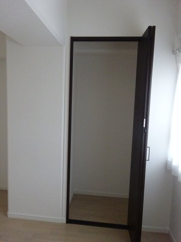 背の高い物も収納しやすいです。