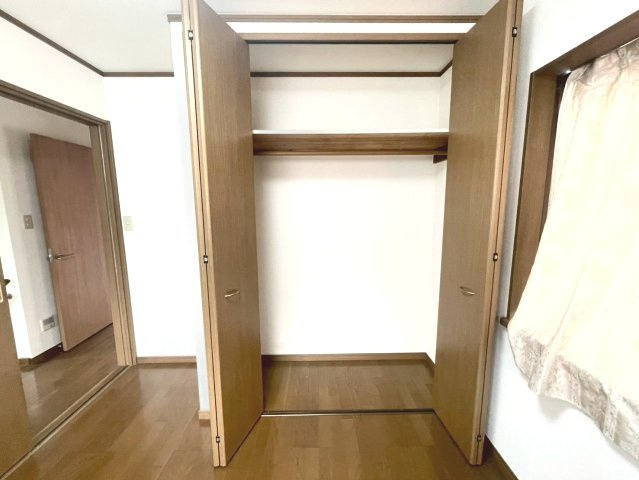 服も小物も、すっきり収納できる空間　