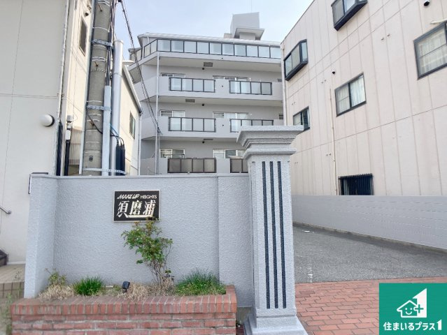 周辺は閑静な住宅街！前面道路広々で車の出し入れも便利です。駐車が苦手な方でも安心して車庫入れできます！