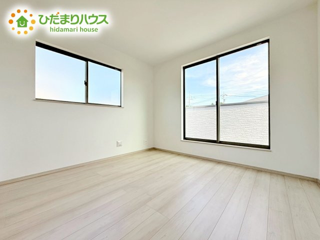 室内には収納スペースもあり、衣類や小物類をたっぷり収納可能。お部屋をより広くお使いいただけます。