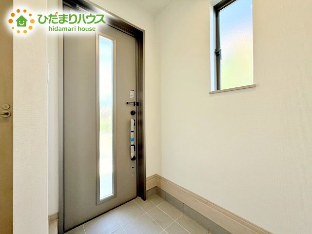 玄関がひろいので親子で並んで仲良く靴が履けますね(^^)/