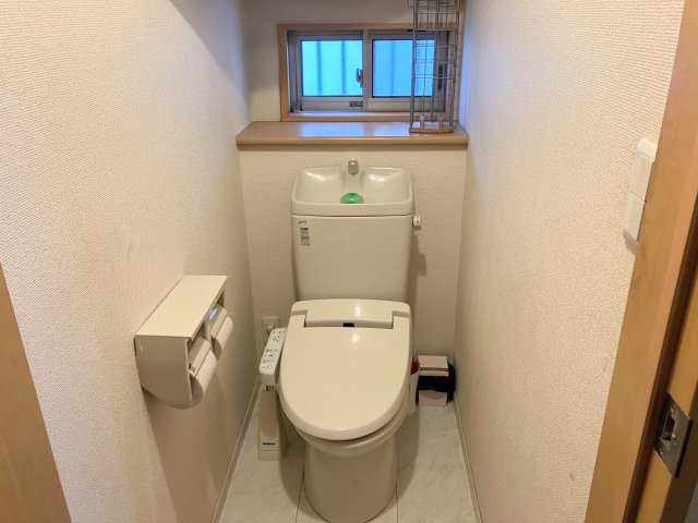 白を基調とした明るいトイレです！