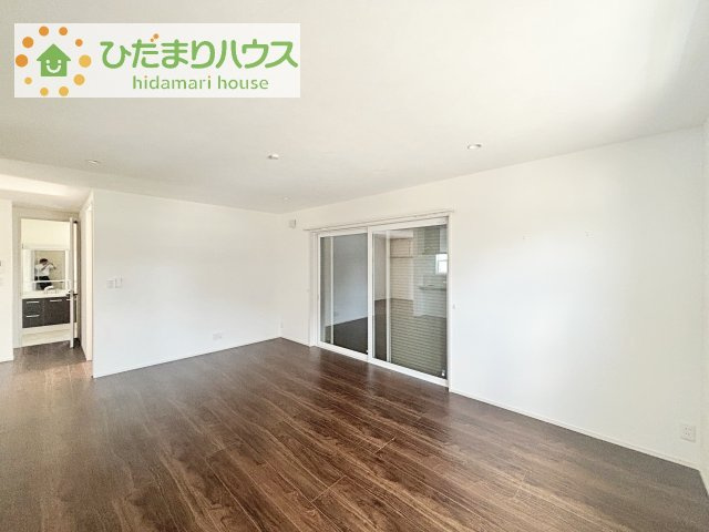 広いリビングはアイランド仕様でゆったりと開放的に使えます！