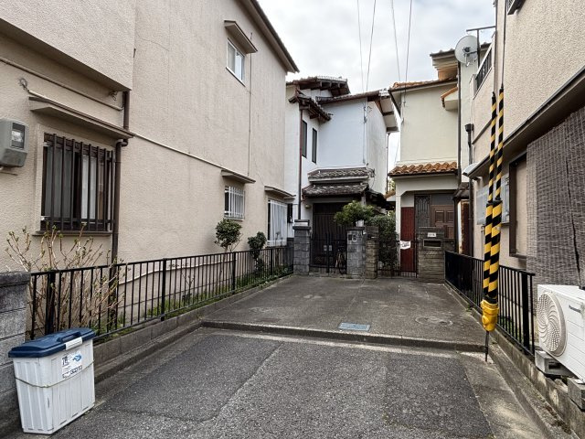 前面道路含む現地写真です