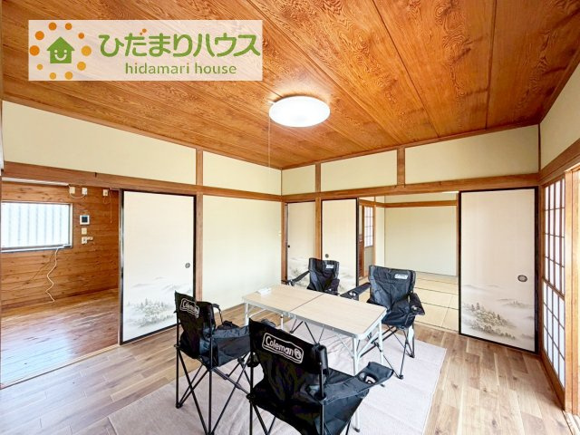 南側にお庭があり、明るく開放感のある洋室。昼間は、電気いらずでエコ+節約にもなります！