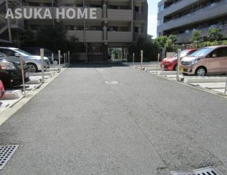 敷地内にある駐車場8500円～12000円はちょっと嬉しい料金価格ですね。
