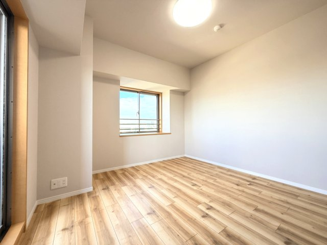 【洋室約8.0帖】　