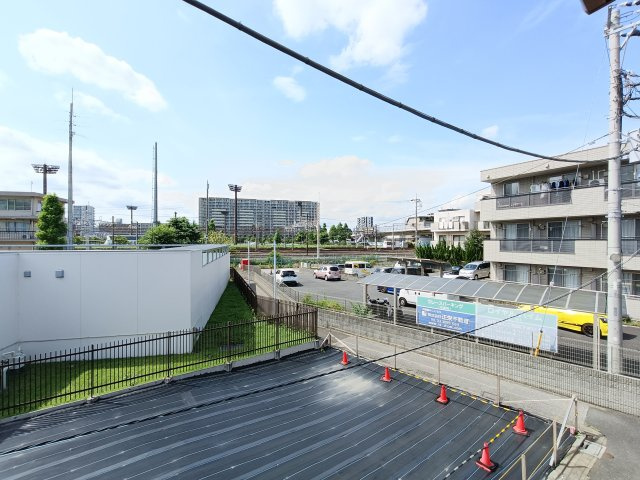 【眺望】　目の前に高い建物がなく、開放感のある眺めを味わえます。