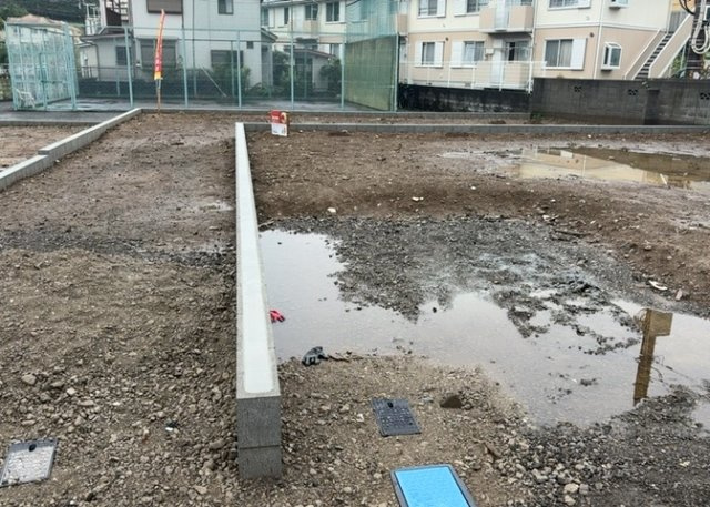 隣家の土地はどうなっているのか、生活利便施設が近くにあるのか、学校まで近いかなど、お客様のライフスタイルにあわせたイメージが重要です。また、近くにあると困る施設が近くにないかも確認するといいでしょう。