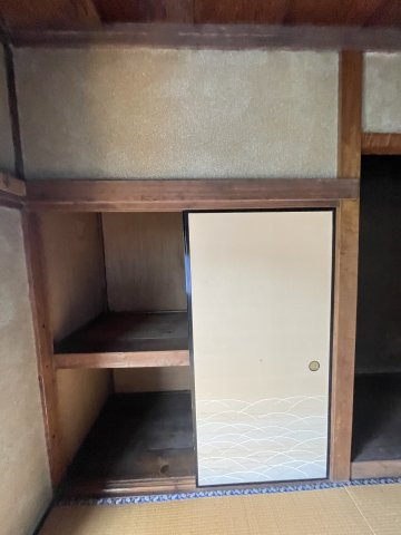 2階左側和室なります。　8帖ございますので広々と使えます。