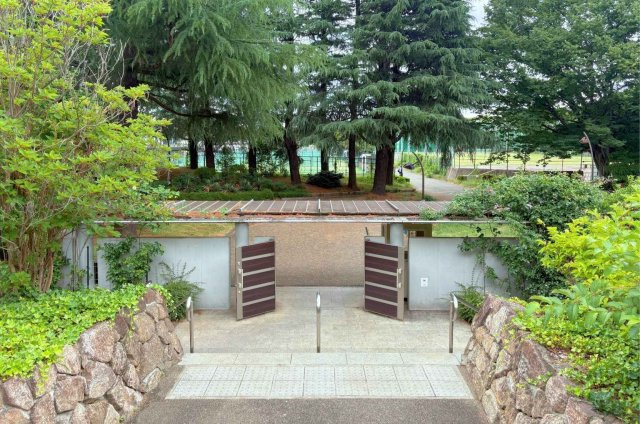 駒沢公園口エントランスは、ジョギングやペットの散歩など、駒沢公園に直接アクセスすることが可能です。