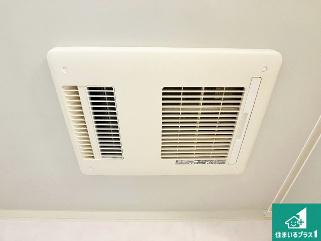 四季を通して快適なバスライフをお手伝いする浴室暖房乾燥機！浴室の乾燥・暖房・涼風・換気はもちろん、24時間換気にも対応！