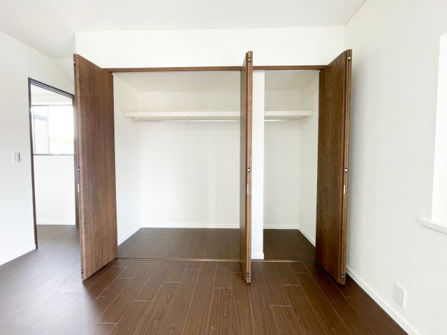 収納に便利な大型のクローゼット
